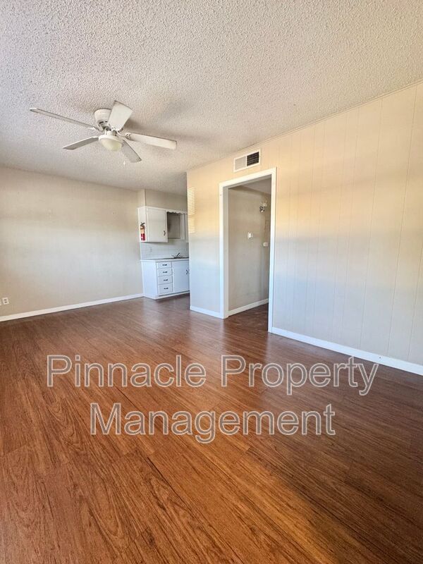 Foto principal - 2409 W Avenue N