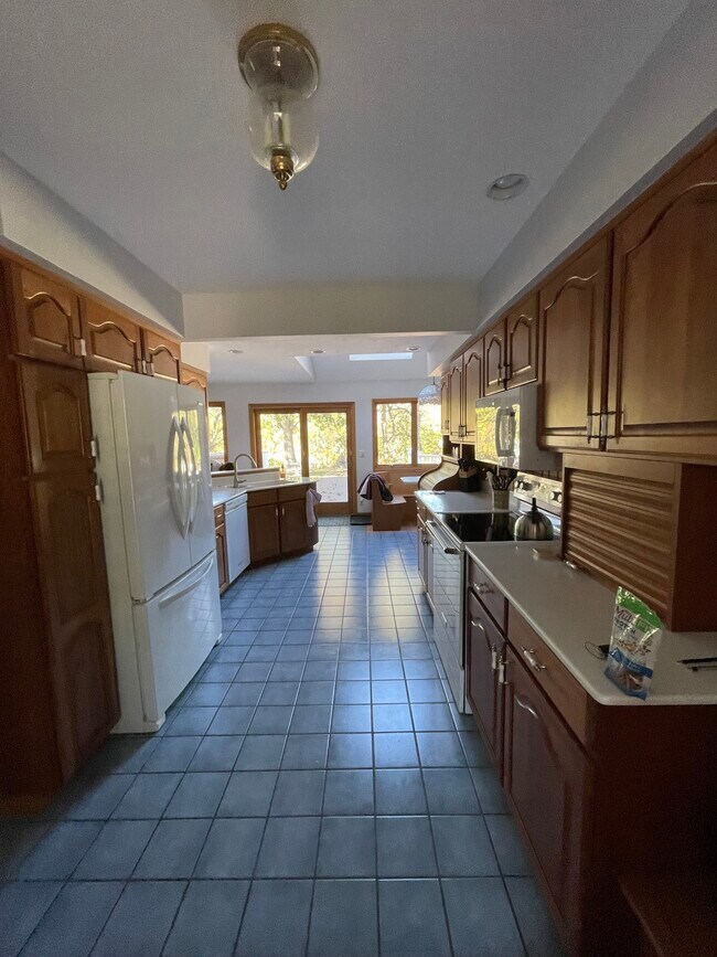 Foto del edificio - 2361 E Ridge Rd