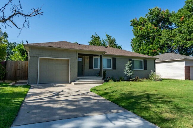 Foto del edificio - Stunning 3 Bed 2 Bath In Great Area