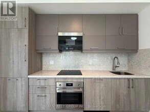 Building Photo - 38 Simcoe Promenade