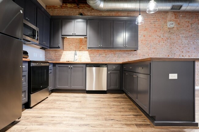 Foto del edificio - 210 E Washington Ave