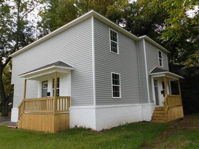 Building Photo - 722 Drennen St