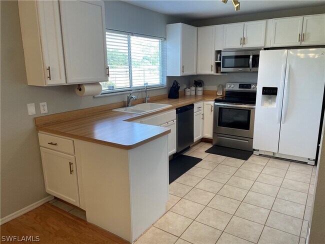 Building Photo - 4023 E Sunflower Cir