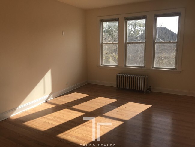 Building Photo - 2600 N Kimball Ave