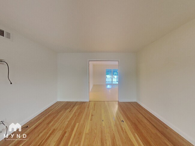 Foto del edificio - 3324 Longview Rd