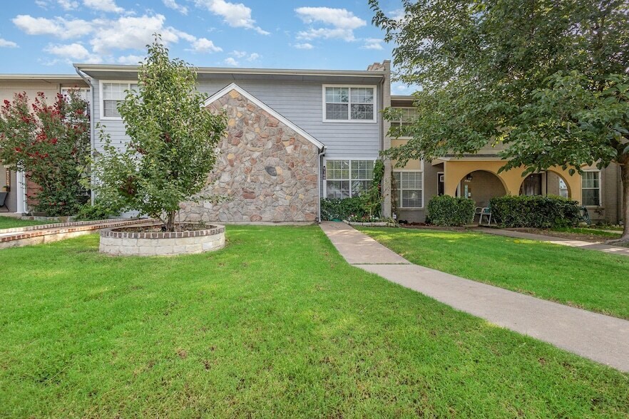 Foto principal - 7160 Hickory St