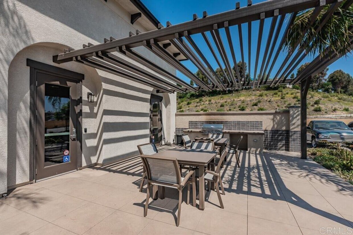 Foto principal - SMART Townhome 3bd 3ba Gated Community