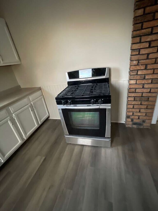 Foto del edificio - 217 N West Ave