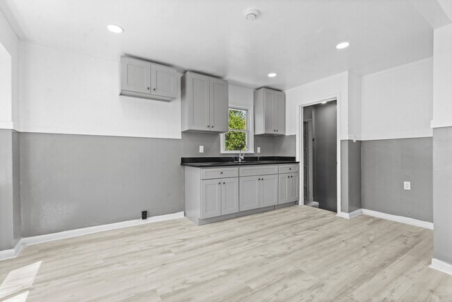 Foto del edificio - 16039 Fairmount Dr