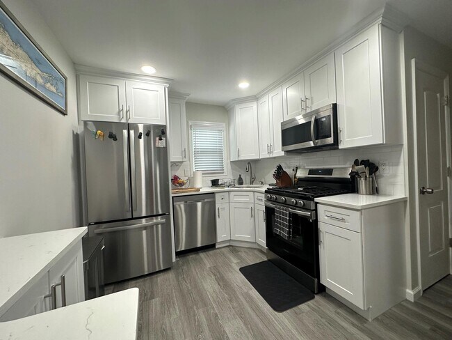 Foto del edificio - 115 Maple Blvd