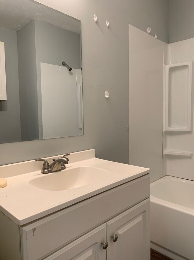 Building Photo - HUD Friendly 3 Bed 2 Bath Completely Remod...