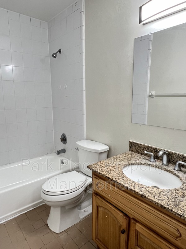 Building Photo - 7210 SW 45th Pl