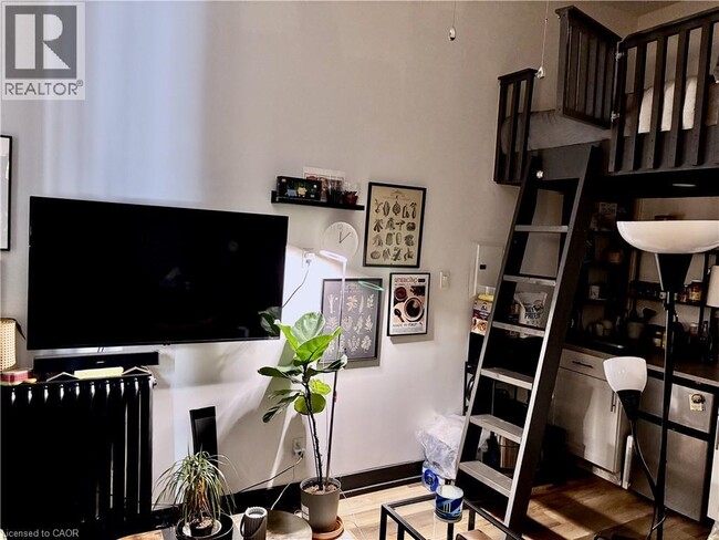 Photo du bâtiment - 123 MacNab St S