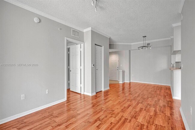 Foto del edificio - 17150 N Bay Rd