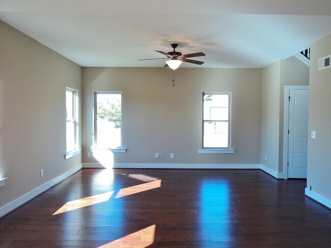 Building Photo - Home For Rent in Calera, AL... Available to View Now!!!