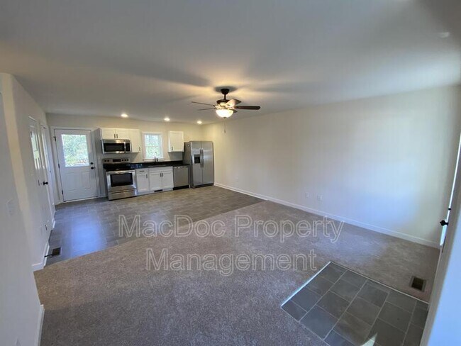 Building Photo - 170 Forest Grove Rd