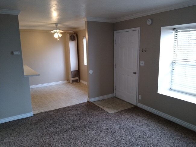Building Photo - 171 College Way