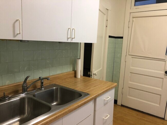 Building Photo - 3333 W Berteau Ave