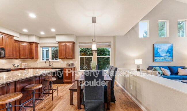 Foto del edificio - 1883 Caleta Trail