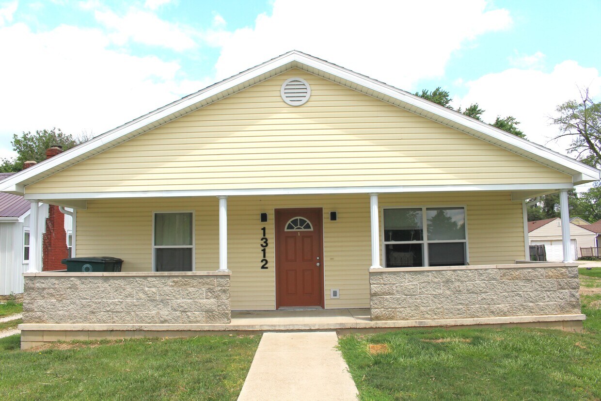 Foto principal - 1312 W Bethel Ave