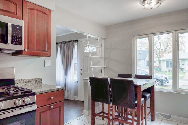 Building Photo - 5318 S 74th Ave