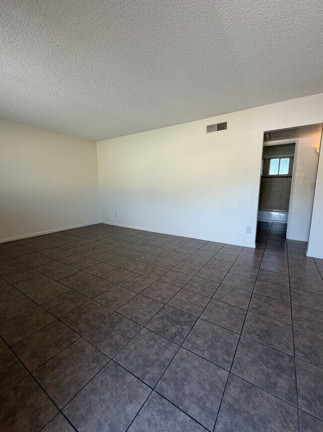 Foto del edificio - 1420 E Brown St