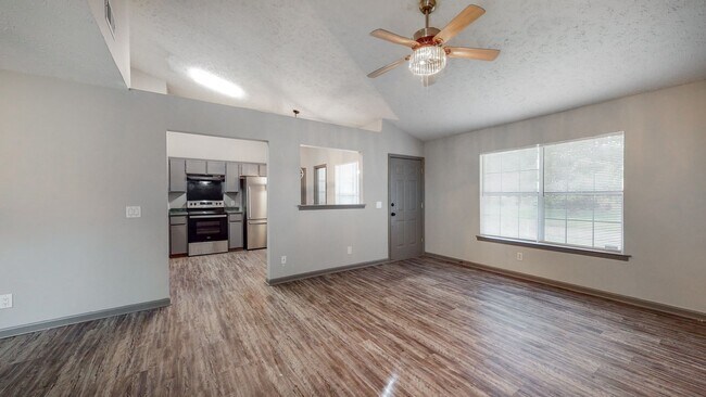 Foto del edificio - 3 Bedroom, 2 Bathroom home in the City of ...