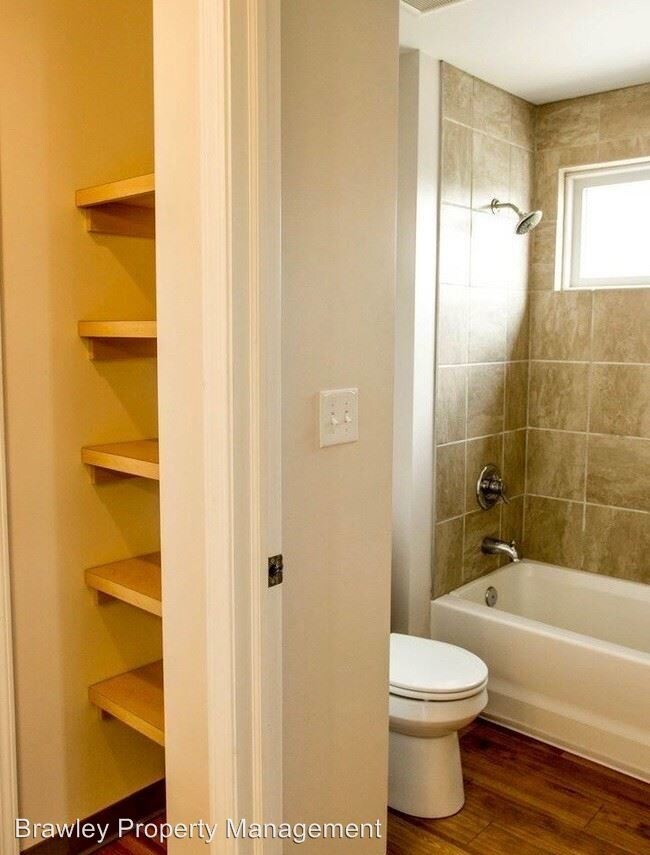 Foto del edificio - 116 E 3rd St