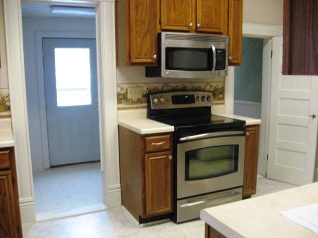 Building Photo - 634 S Poplar St