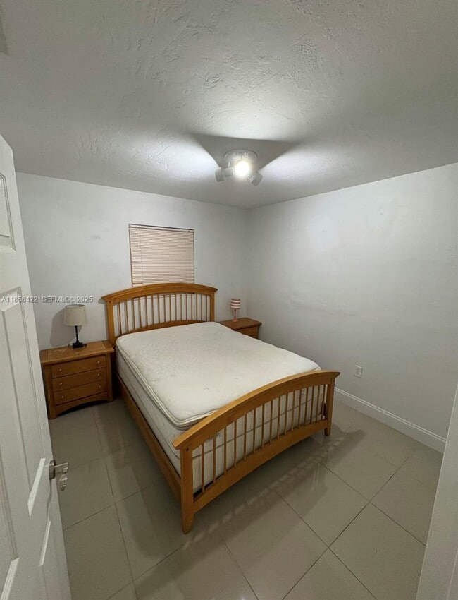 Foto del edificio - 3480 NW 208th St