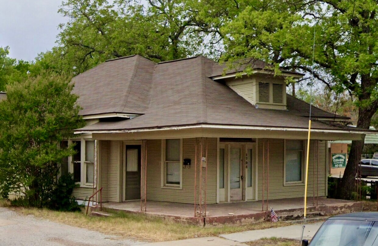 Building Photo - 1705 Austin Ave