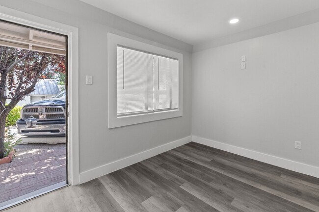 Building Photo - 620 Sudderth Dr