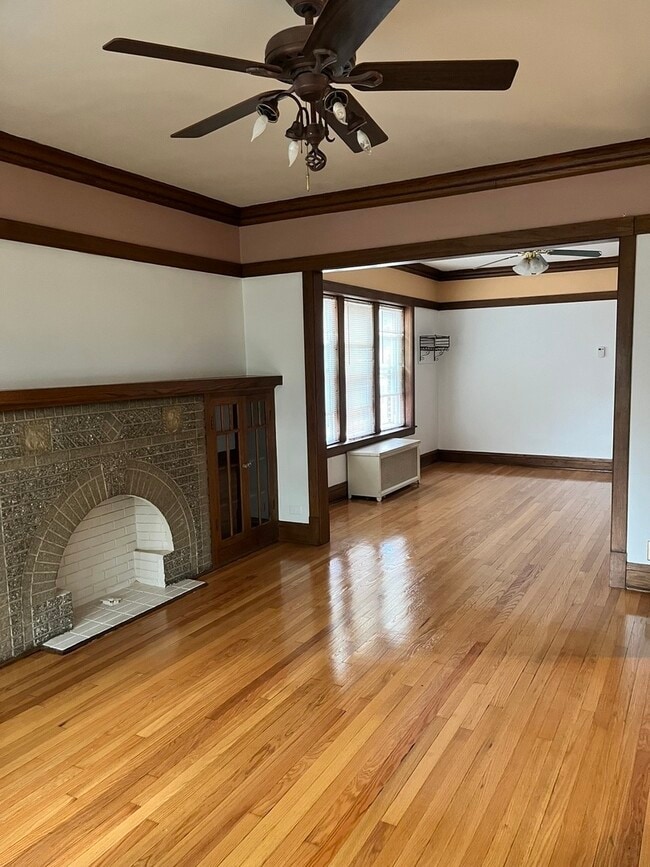 Building Photo - 5350 W Wilson Ave