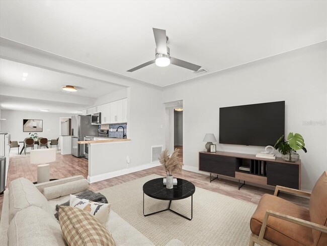 Building Photo - 2200 Capri Dr