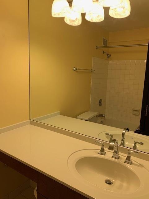 Foto del edificio - 0 bedroom in Chicago IL 60611