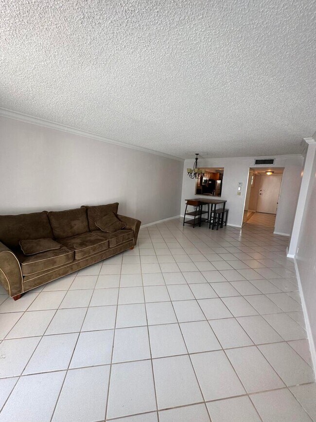 Building Photo - 3580 S Ocean Blvd