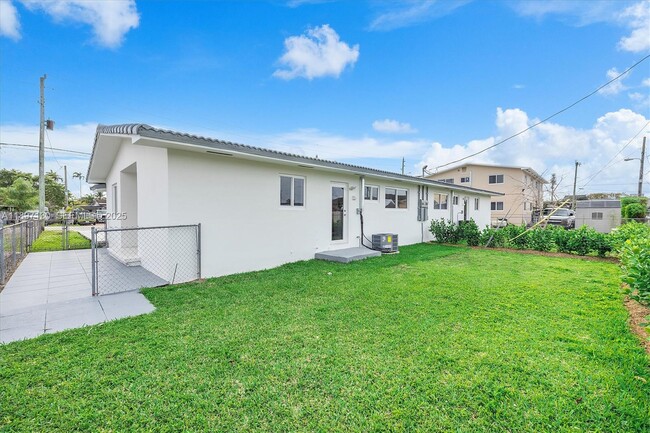 Building Photo - 3820 SW 92nd Ave