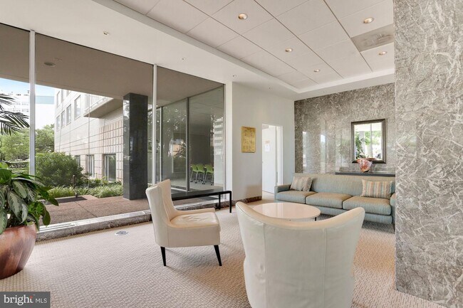 Foto del edificio - 2475 Virginia Ave NW