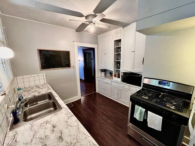 Cocina - 1539 N Parkway