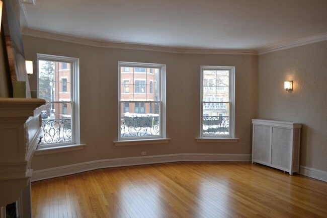 Building Photo - 1053 W North Shore Ave