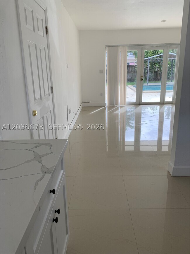 Foto del edificio - 2025 SW 84th Ave