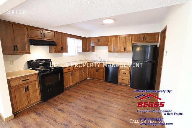 Building Photo - 320 Dains St