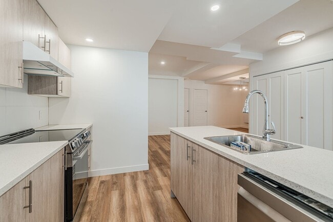Building Photo - 7081 R. Saint-Denis