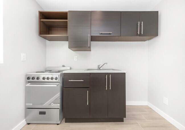 Building Photo - P197 - #4A Holiday Inn