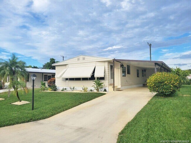 Foto del edificio - 7777 SE Continental Dr