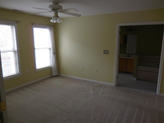 Building Photo - 203B Seneca Way