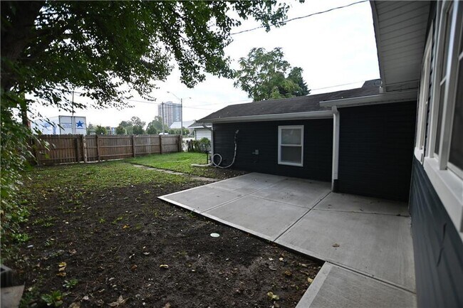 Foto del edificio - 3923 N Kenwood Ave