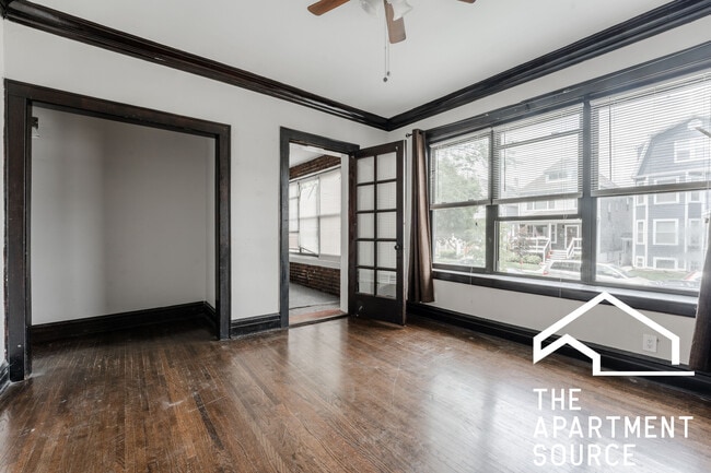 Building Photo - 3827 N Drake Ave