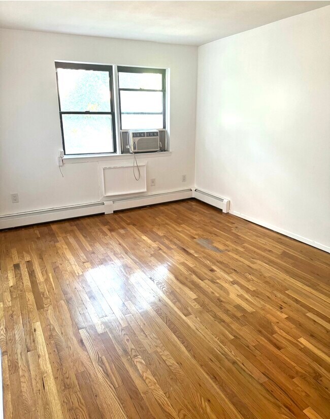 Building Photo - 2213 85th St