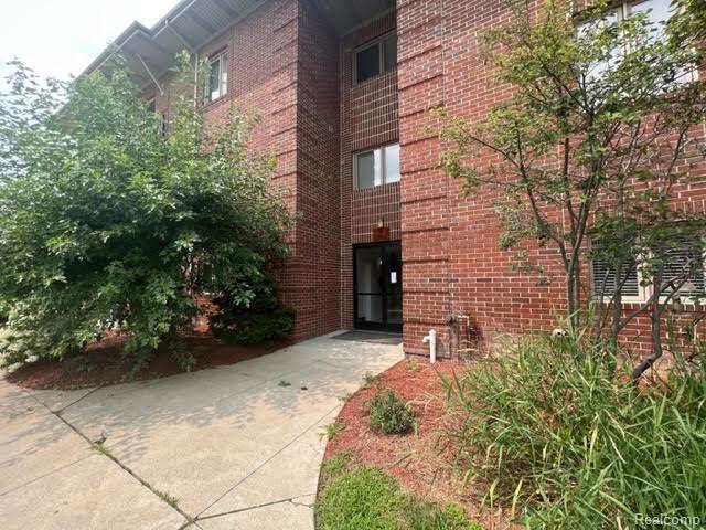 Foto del edificio - 2715 E Maple Rd